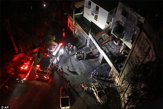 may bay cho dai gia dau mo dam nat nha dan hinh anh 1