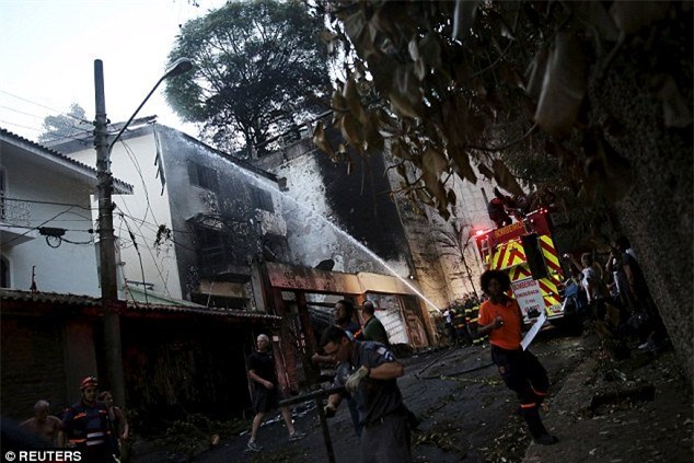 may bay cho dai gia dau mo dam nat nha dan hinh anh 4