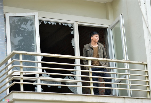 Vụ nổ ở Hà Đông: Vật thể xuyên thủng tường, cửa sắt