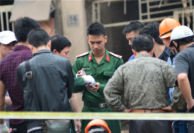 Vụ nổ ở Hà Đông: Vật thể xuyên thủng tường, cửa sắt