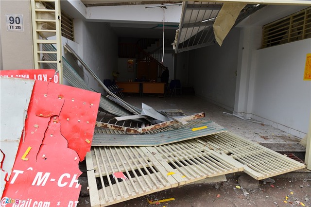 Vụ nổ ở Hà Đông: Vật thể xuyên thủng tường, cửa sắt