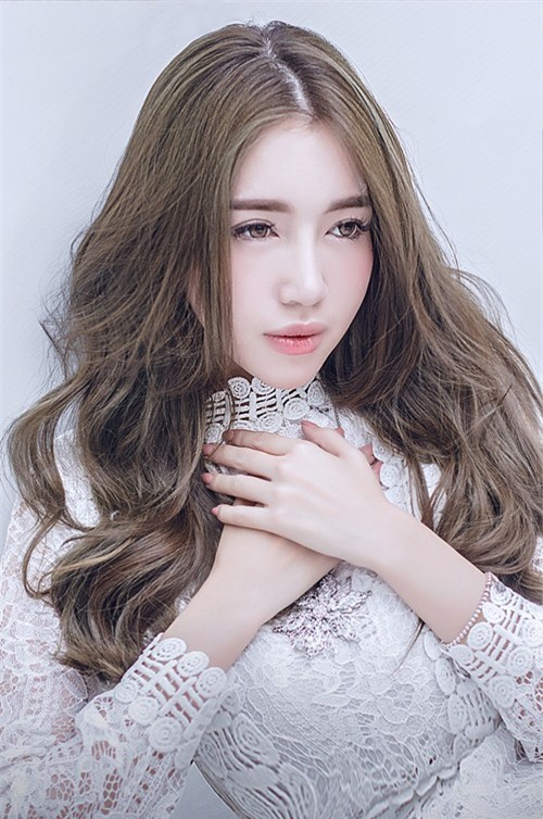 Bản thân Elly Trần cũng thừa nhận cô đã chán khoe số đo 3 vòng: Có thể nói đùa, tôi chán phong cách sexy vốn đóng khung với mình. Tôi muốn cho khán giả thấy một Elly đa dạng, nhiều màu sắc khác nhau.