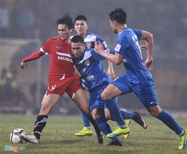 Tuấn Anh được ra sân từ đầu trong cả 2 trận dưới thời Hữu Thắng (Ảnh: Zing.vn).
