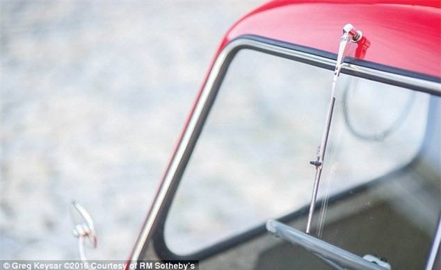 Ôtô cổ 3 bánh nhỏ nhất thế giới, giá 176.000 USD