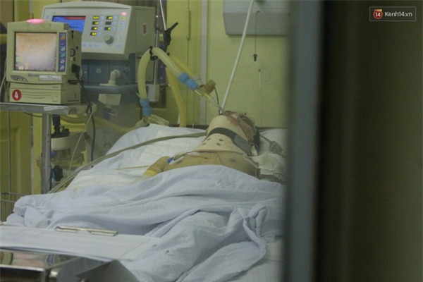 Vụ nổ kinh hoàng ở Văn Phú: Con thơ khát sữa chờ mẹ tỉnh lại - Ảnh 1.