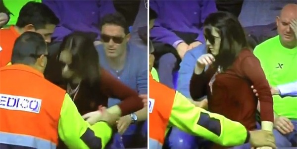 Fan nữ lảo đảo vì bị Messi sút bóng trúng mặt - Ảnh 2.