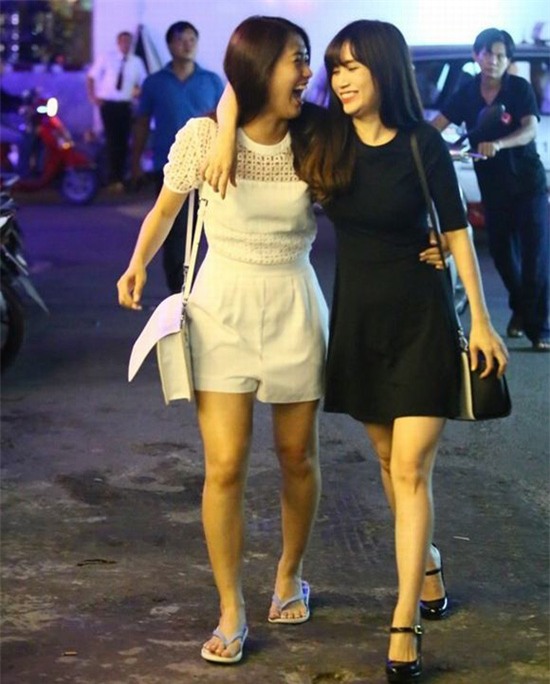 sao Việt kết hợp giày xấu