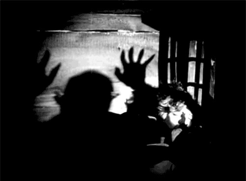 
Một cảnh trong phim Nosferatu: A Symphony of Horror (1922)
