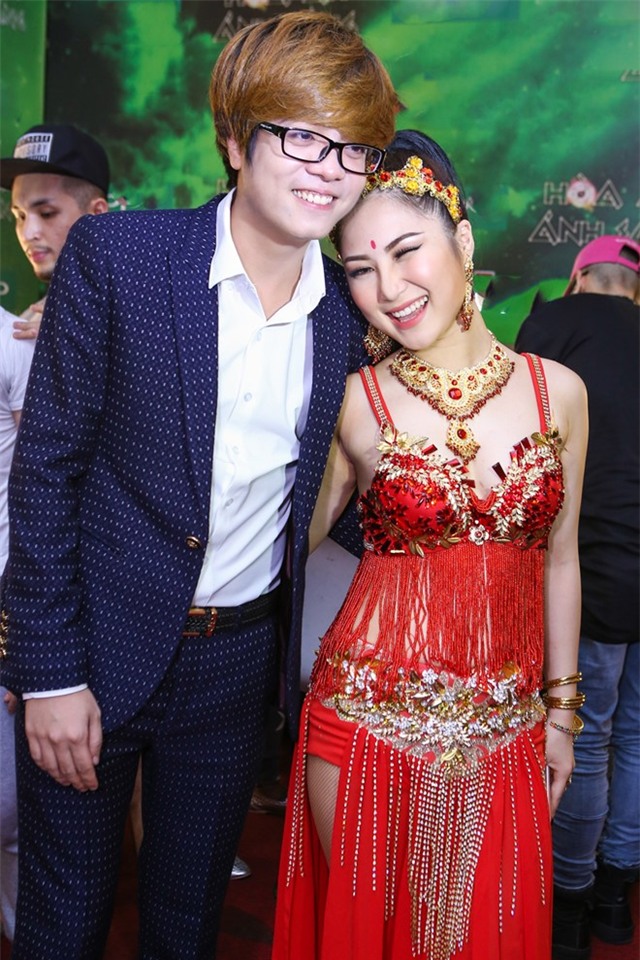 Maya khoe con gái tại hậu trường The Remix