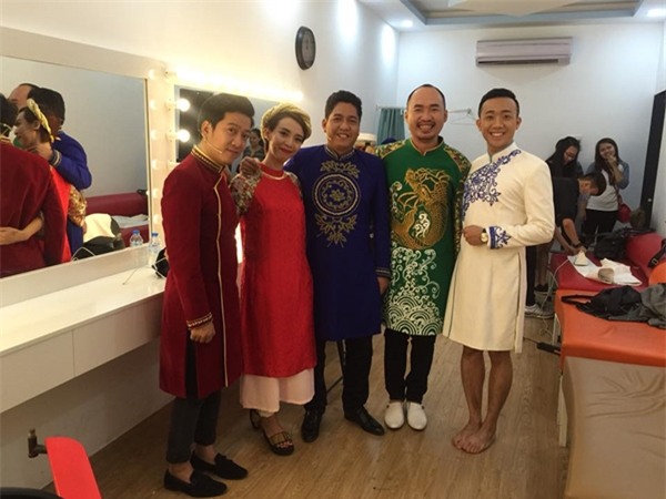 Thế nhưng thực chất phía dưới lại rất hài hước như thế này.