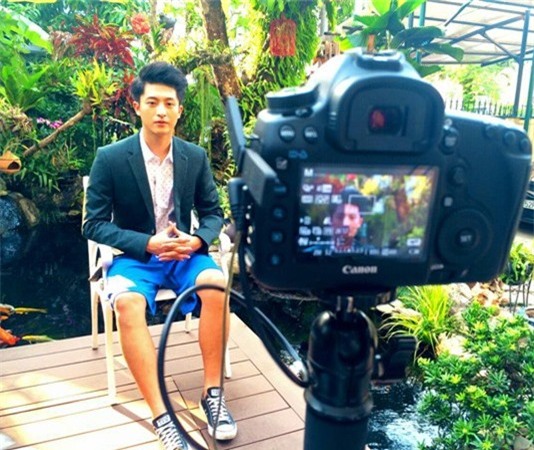 Anh chàng bảnh trai Haru Lu cũng khiến nhiều dân mạng phì cười với khoảnh khắc tương tự.