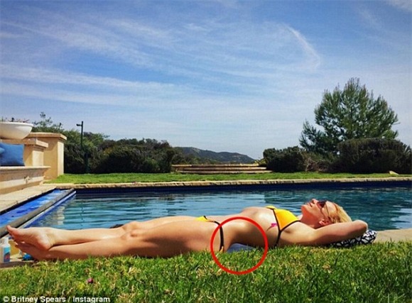  Ca sĩ Mỹ Britney Spears bị fan chê vì khoe ảnh photoshop quá đà 3