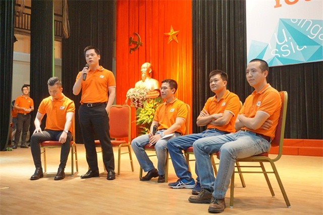 Các CEO trẻ chia sẻ kinh nghiệm với các bạn sinh viên