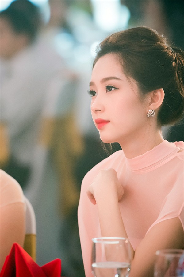 Ngắm loạt ảnh xinh ơi là xinh của Hoa hậu Thu Thảo khi dự sự kiện - Ảnh 3.