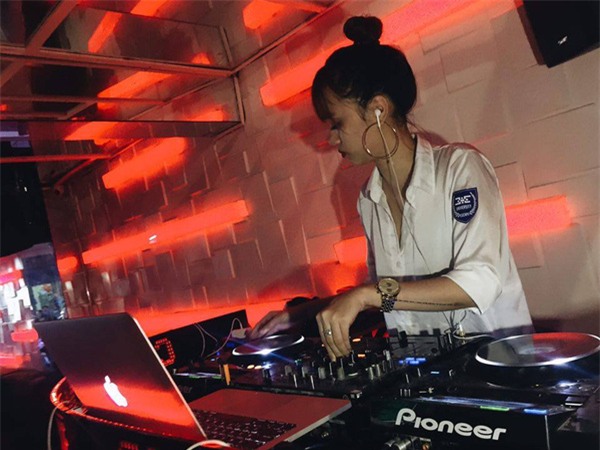chân dung 9X xinh đẹp làm nữ DJ
