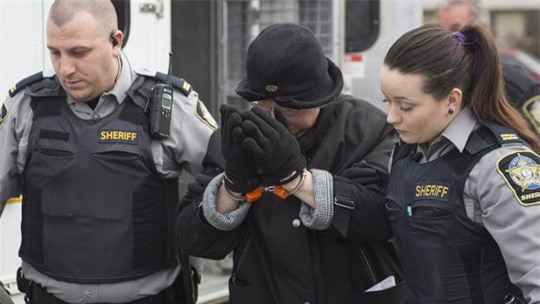 Bà Shepard (giữa) tới một phiên xét xử ở Canada. Ảnh: News.com.au