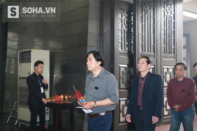 NSƯT Mạnh Cường - người bạn thân của nhạc sĩ Thanh Tùng đau xót tiễn bạn về nơi an nghỉ cuối cùng.