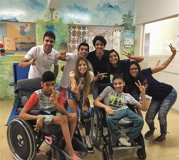 Cô gái một chân quyết tâm trở thành người mẫu nổi tiếng