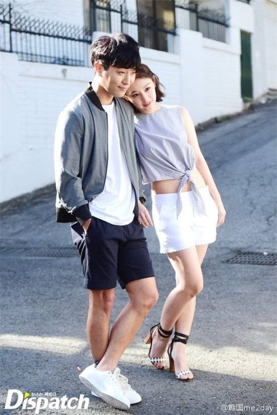 Cap doi 'Hau due mat troi' tinh cam trong hau truong hinh anh