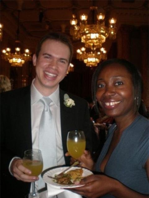 Bac si dua gai mai dam vao benh vien quan he