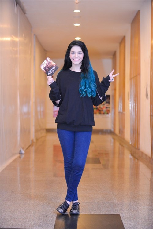 Sao Viet vuong loi trang phuc ruom ra hinh anh