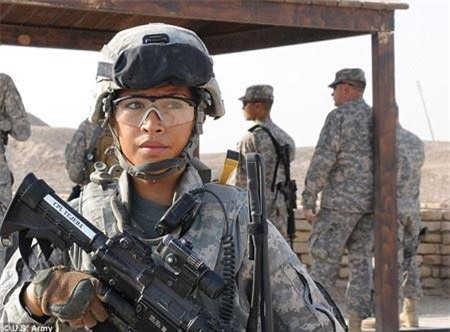 Trung si dieu gai mai dam trong can cu lon nhat My