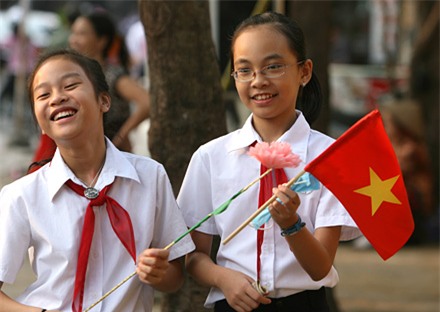 Chọn trường cho con luôn khiến nhiều gia đình đau đầu (ảnh minh họa)