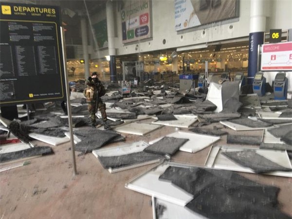 Cập nhật: Đánh bom giữa thủ đô Bỉ, ít nhất 17 người chết - Ảnh 17.