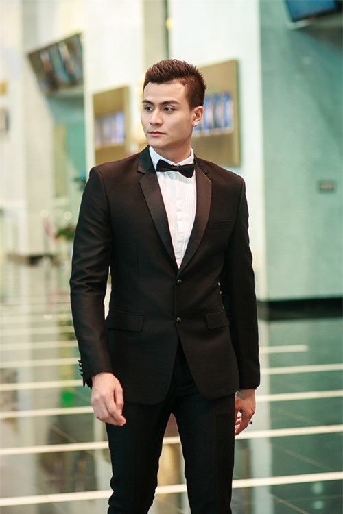 bat gap vinh thuy mac comple mot minh an pho ha noi hinh anh 1