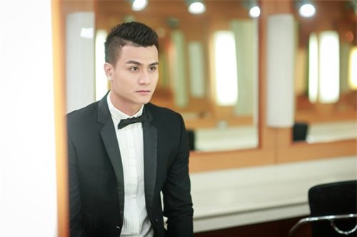 bat gap vinh thuy mac comple mot minh an pho ha noi hinh anh 2