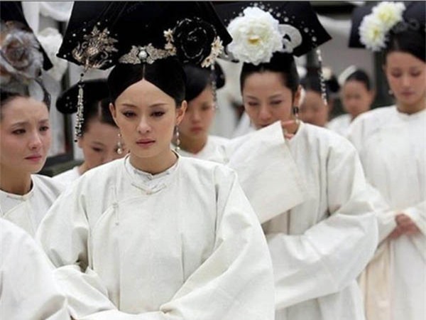 Số phận bi thảm của những phi tần sau khi Hoàng đế qua đời