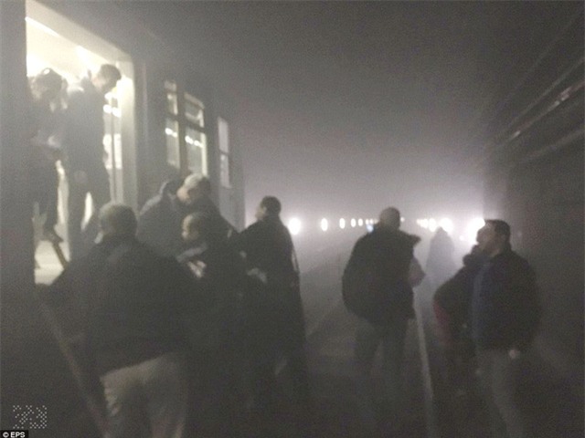 
Các nguồn tin cho biết 2 ga tàu điện ngầm kế tiếp nhau ở Brussels đã bị đánh bom.
