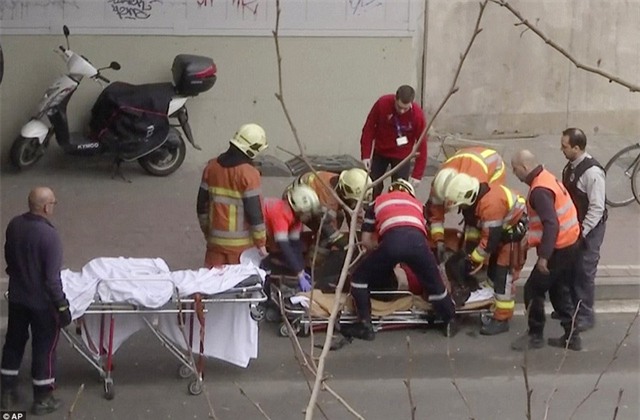 
Ít nhất 28 người đã thiệt mạng và nhiều người khác bị thương trong các vụ tấn công khủng bố tại Brussels hôm nay.
