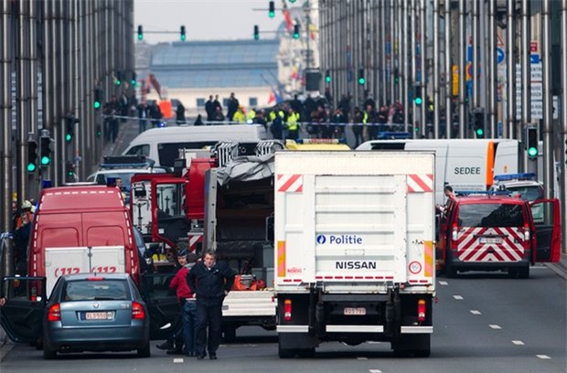
Rất đông cảnh sát, binh sĩ cùng các phương tiện đã được triển khai tại Brussels sau các vụ tấn công liên hoàn.
