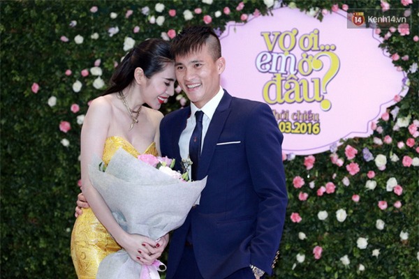 Công Vinh bất ngờ xông vào tặng hoa Thủy Tiên trong lễ họp báo Vợ Ơi... Em Ở Đâu? - Ảnh 3.