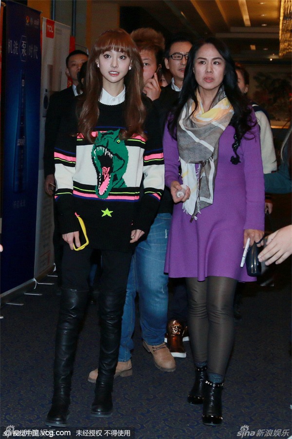 Mẹ của Trịnh Sảng có gương mặt trẻ trung, ngỡ như ngoài 30