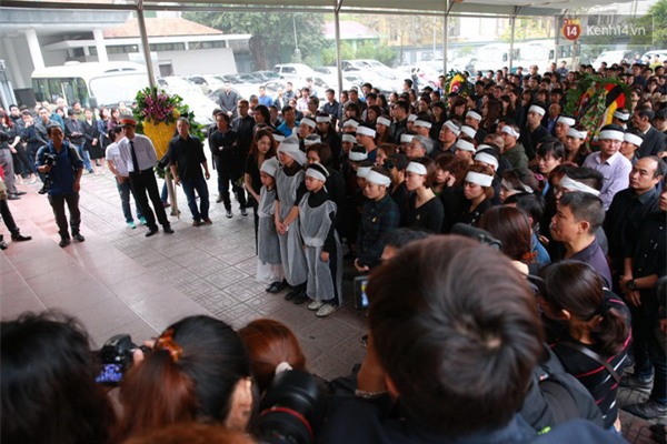 Cập nhật: Vợ và hai con Trần Lập khóc thương trong lễ viếng - Ảnh 10.