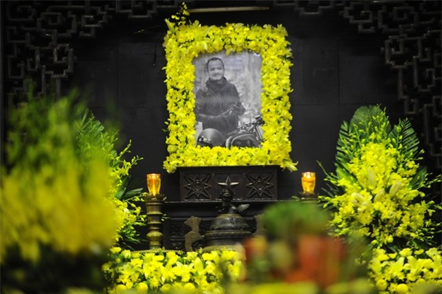 Vợ con đau xót trong tang lễ trần lập