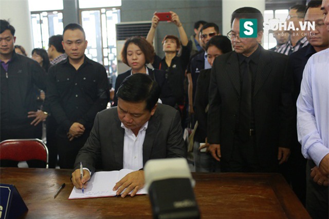 Sự có mặt của ông khiến nhiều người xúc động.