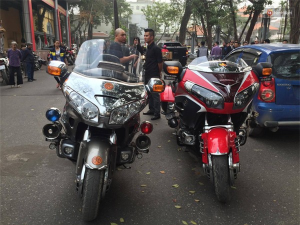 MC Anh Tuấn chạy xe motor của Trần Lập trong đoàn diễu hành - Ảnh 5.