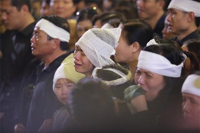 Vợ con Trần Lập khóc ngất khi phải nói lời vĩnh biệt chồng, cha.