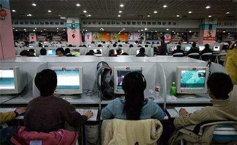 Một cặp vợ chồng người Hàn Quốc vừa bị kết tội vì bỏ đói con gái của họ để chơi một trò trực tuyến nuôi con ảo (Ảnh: Dailymail)