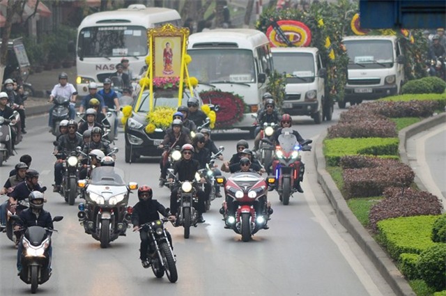 Doan mo-to ho tong thi hai Tran Lap qua nha rieng hinh anh