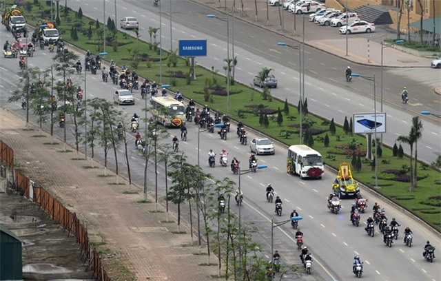 Doan mo-to ho tong thi hai Tran Lap qua nha rieng hinh anh