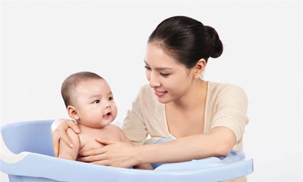 cham-soc-tre-so-sinh-blogtamsuvn (3)