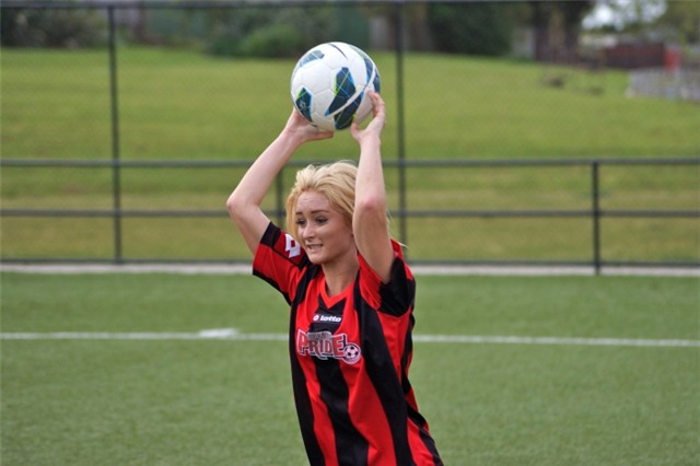 Laura Merirn, nữ cầu thủ quyến rũ, everton