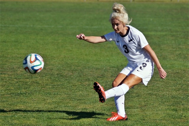 Laura Merirn, nữ cầu thủ quyến rũ, everton