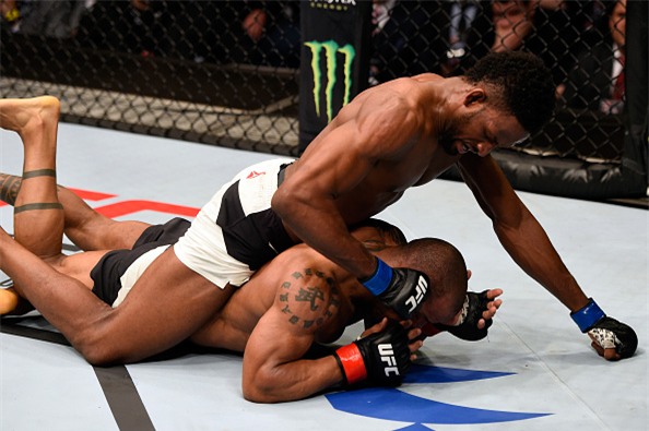 Võ sĩ cầu cứu trọng tài vì sợ đấm chết đối thủ - Ảnh 3.