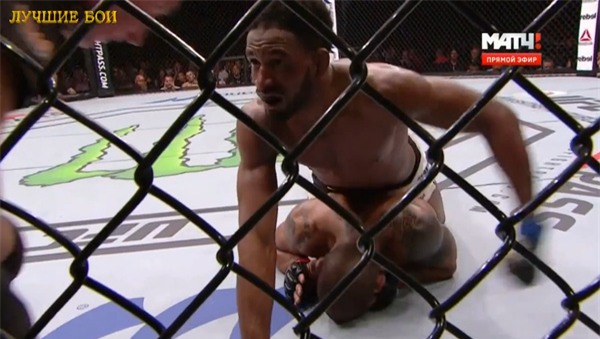 Võ sĩ cầu cứu trọng tài vì sợ đấm chết đối thủ - Ảnh 5.