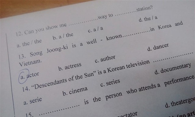 ‘Hau due mat troi' vao de kiem tra tieng Anh hinh anh